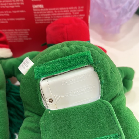 Vintage Christmas Dillards Singing Frog Duet - Picture 4 of 7